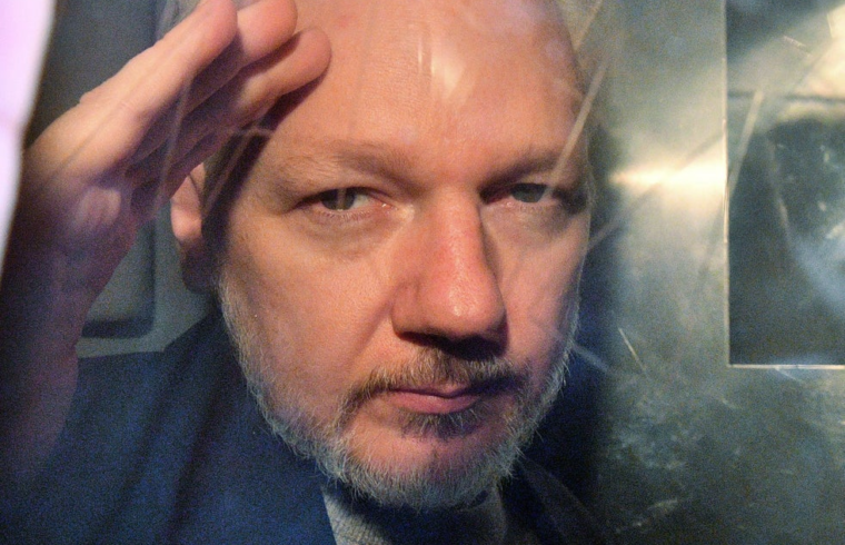 Julian Assange news – live: WikiLeaks founder’s US extradition to be